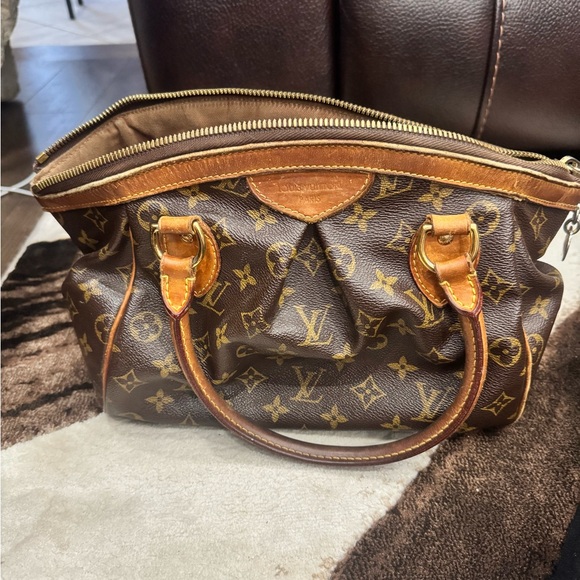 Louis Vuitton Handbags - Authentic Louis Vuitton PM Tivoli For Sale! 🤎